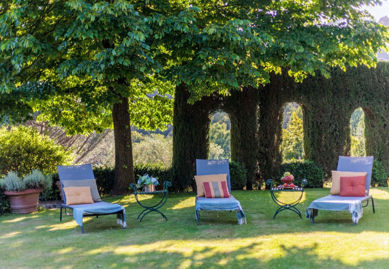 Villa in Camaiore - Luxury Farmhouse Retreat between Lucca and the Beach