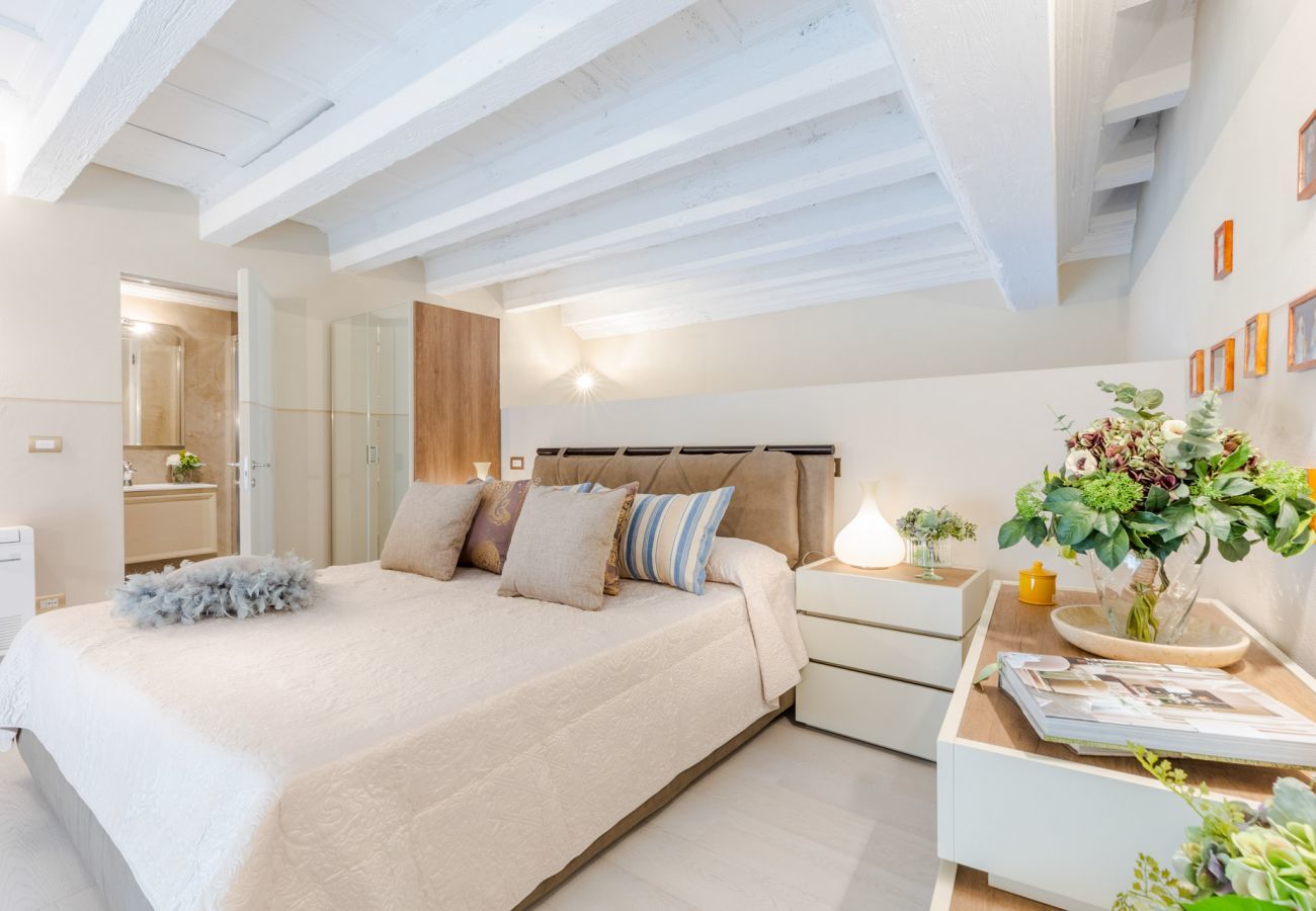 Apartment in Lucca - The Duke's Room
