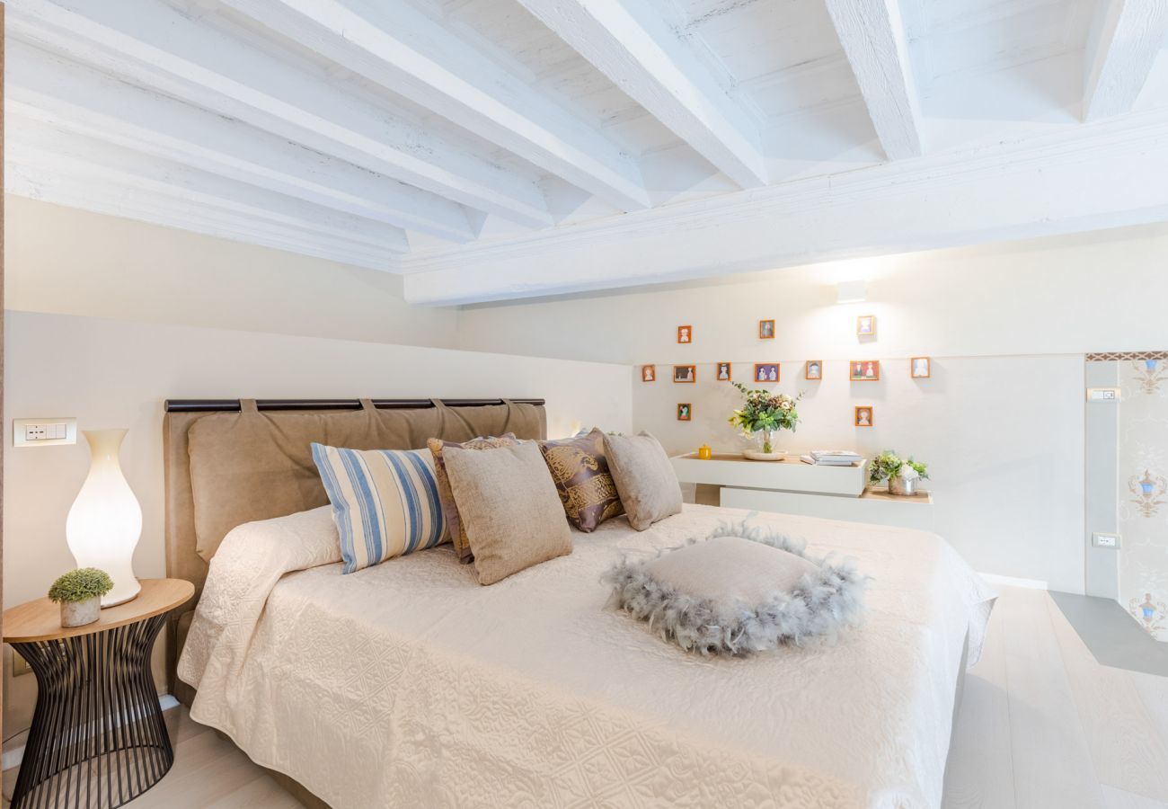 Apartment in Lucca - The Duke's Room