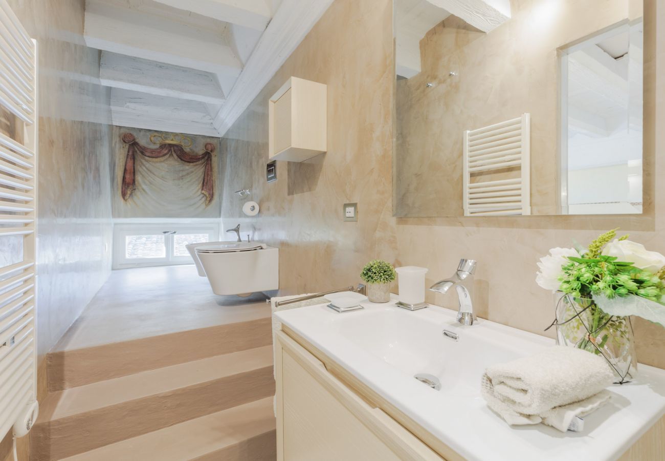 Apartment in Lucca - The Duke's Room