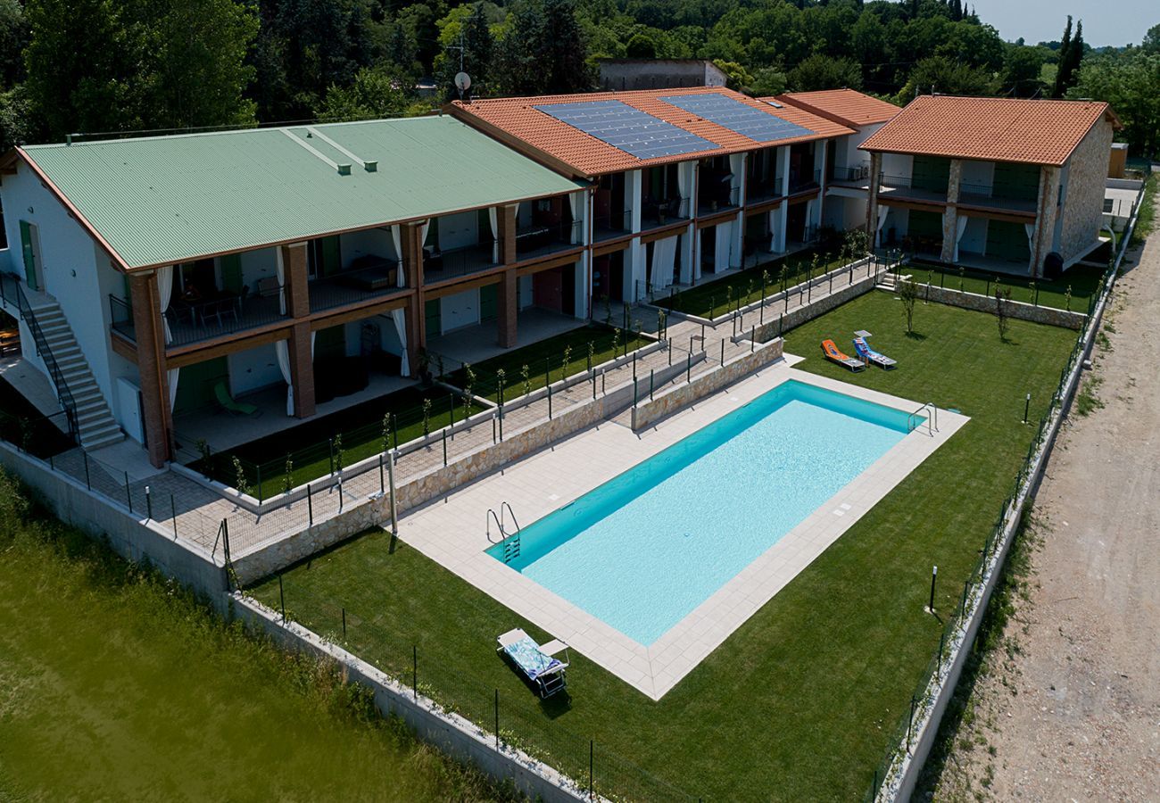 Apartment in Lazise - Regarda - Regarda - Quiet and modern apartment Cascinale 11 with pool, big terrace, BBQ