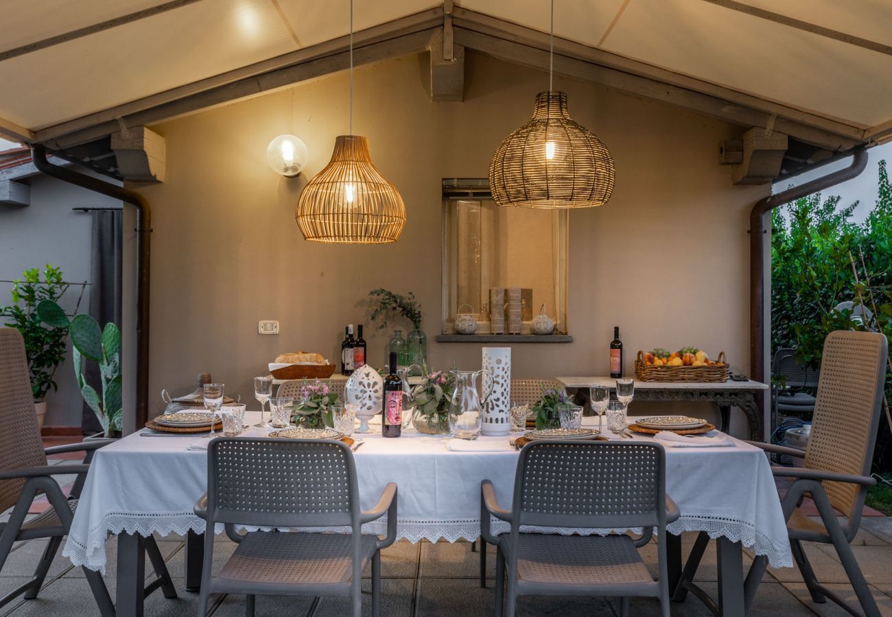 Villa in Lucca - Cottage Sughero, a Luxury Romantic Farmhouse for a Couple with Private Pool just 3 kms from Lucca