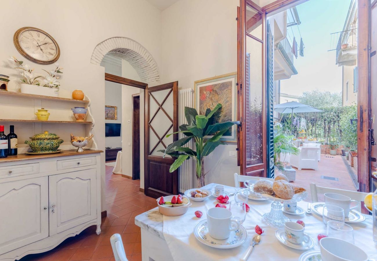 Apartment in Lucca - The Garden Along the Stream