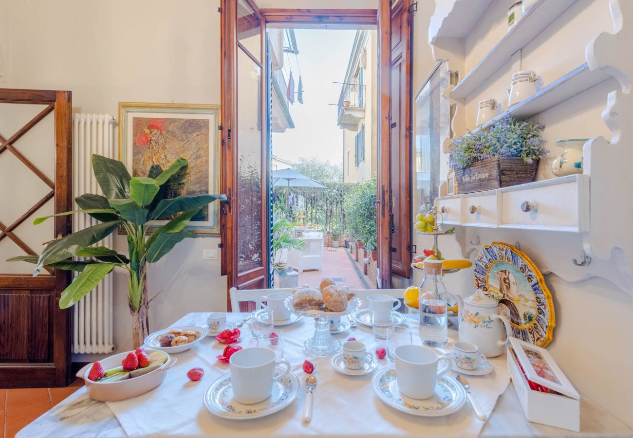 Apartment in Lucca - The Garden Along the Stream