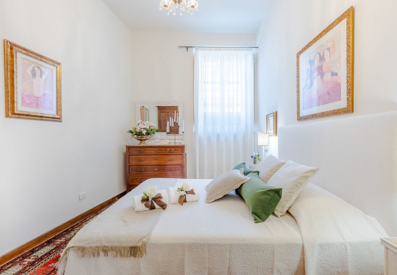 Apartment in Lucca - The Garden Along the Stream