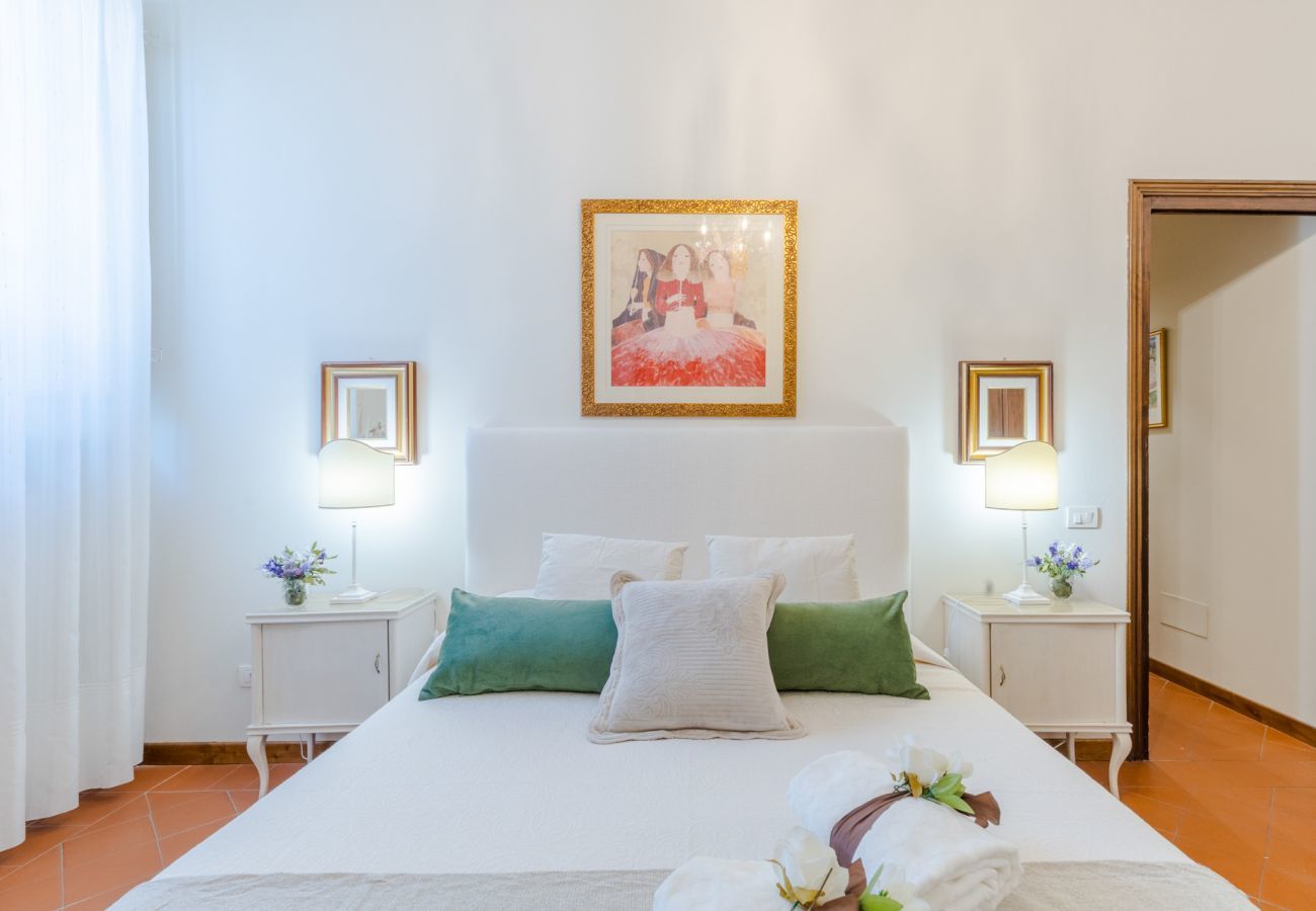 Apartment in Lucca - The Garden Along the Stream