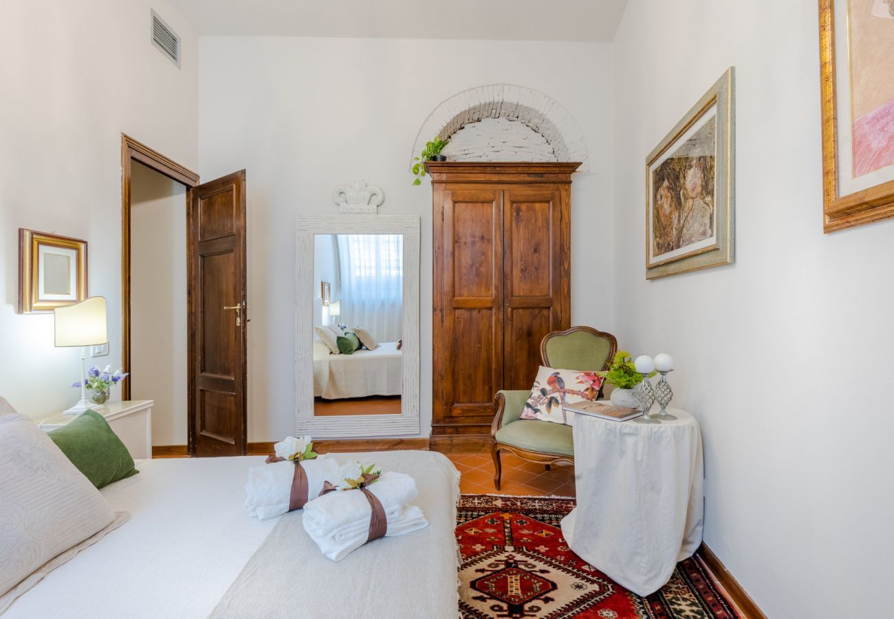 Apartment in Lucca - The Garden Along the Stream