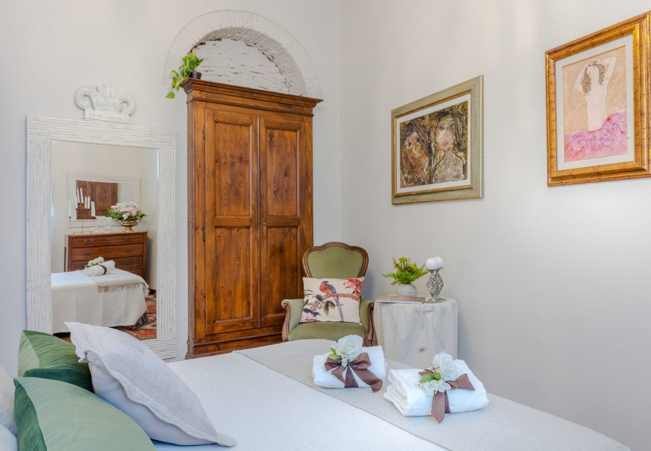 Apartment in Lucca - The Garden Along the Stream