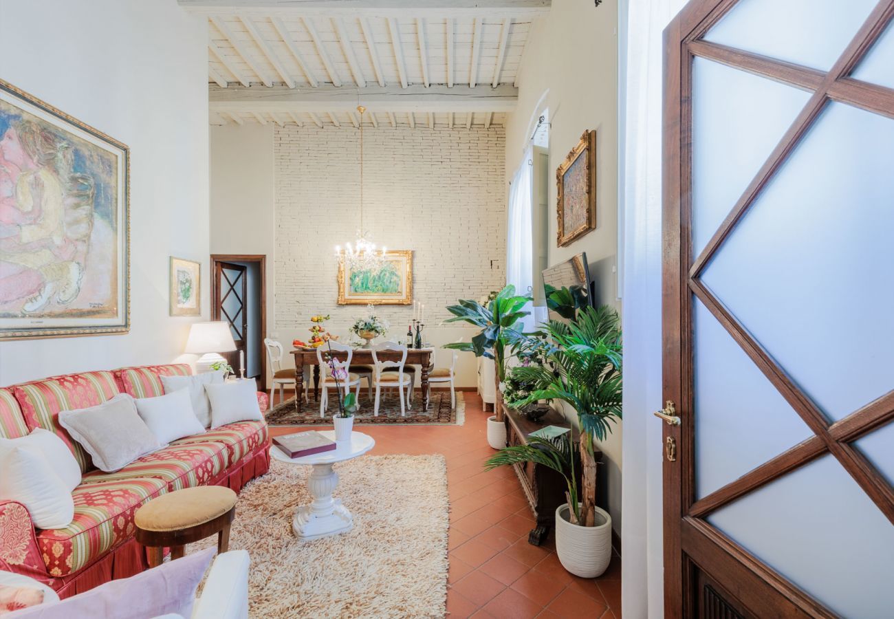 Apartment in Lucca - The Garden Along the Stream