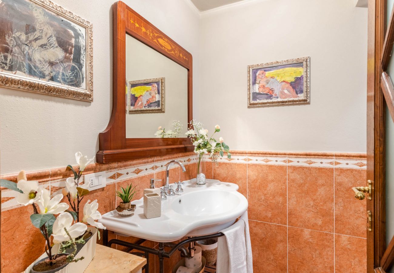 Apartment in Lucca - The Garden Along the Stream