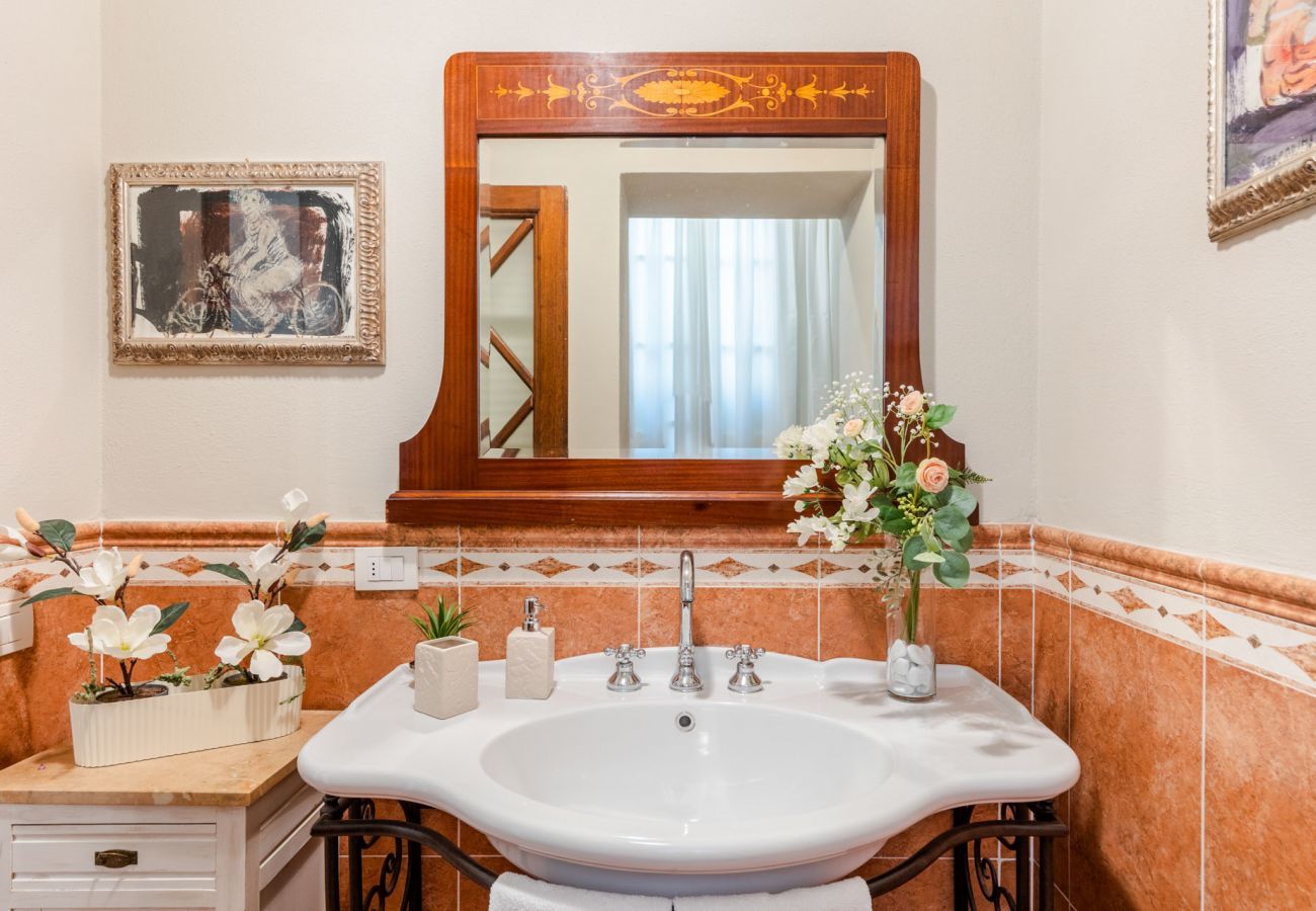 Apartment in Lucca - The Garden Along the Stream