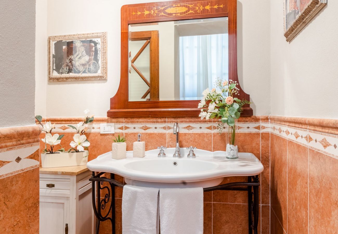 Apartment in Lucca - The Garden Along the Stream