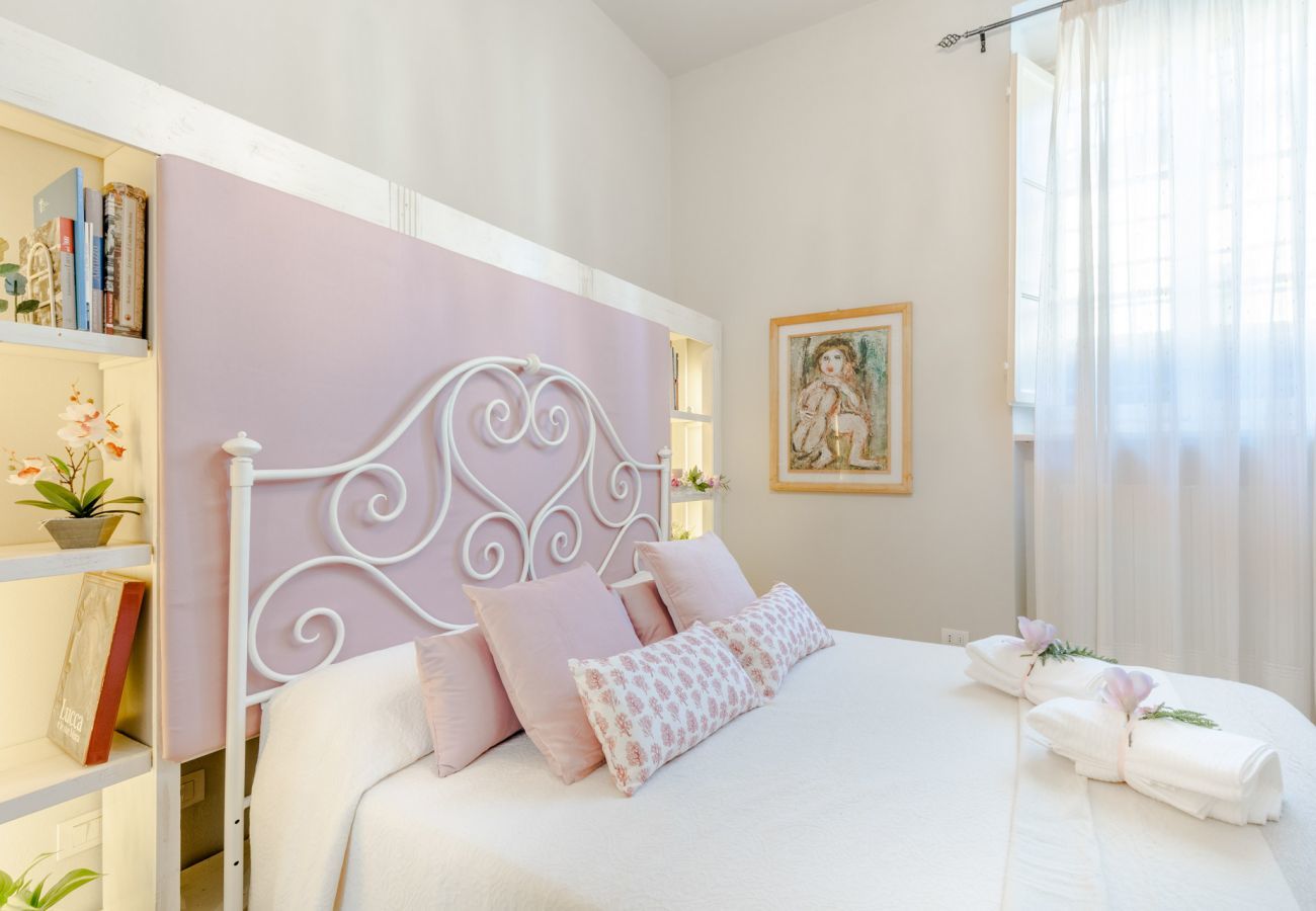 Apartment in Lucca - The Garden Along the Stream