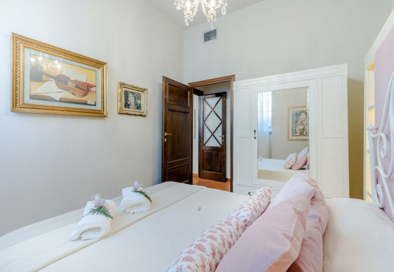 Apartment in Lucca - The Garden Along the Stream
