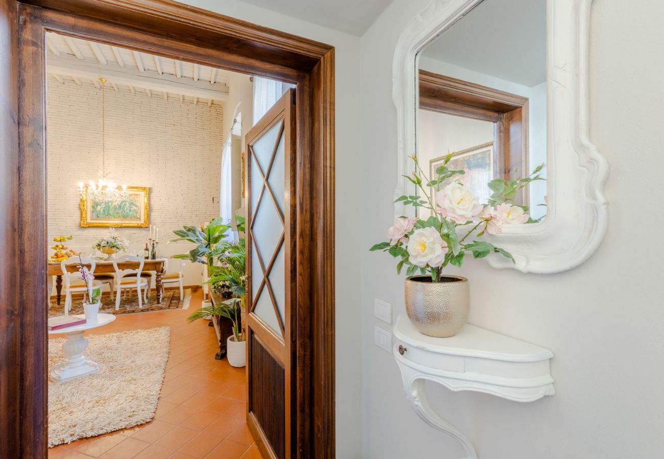 Apartment in Lucca - The Garden Along the Stream