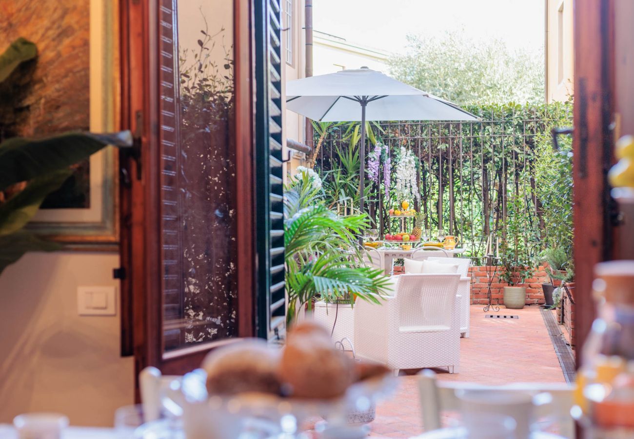 Apartment in Lucca - The Garden Along the Stream