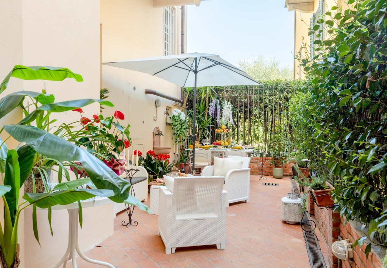 Apartment in Lucca - The Garden Along the Stream