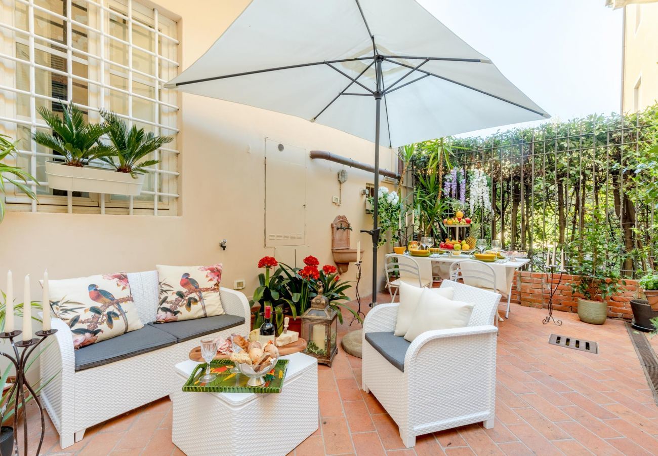 Apartment in Lucca - The Garden Along the Stream