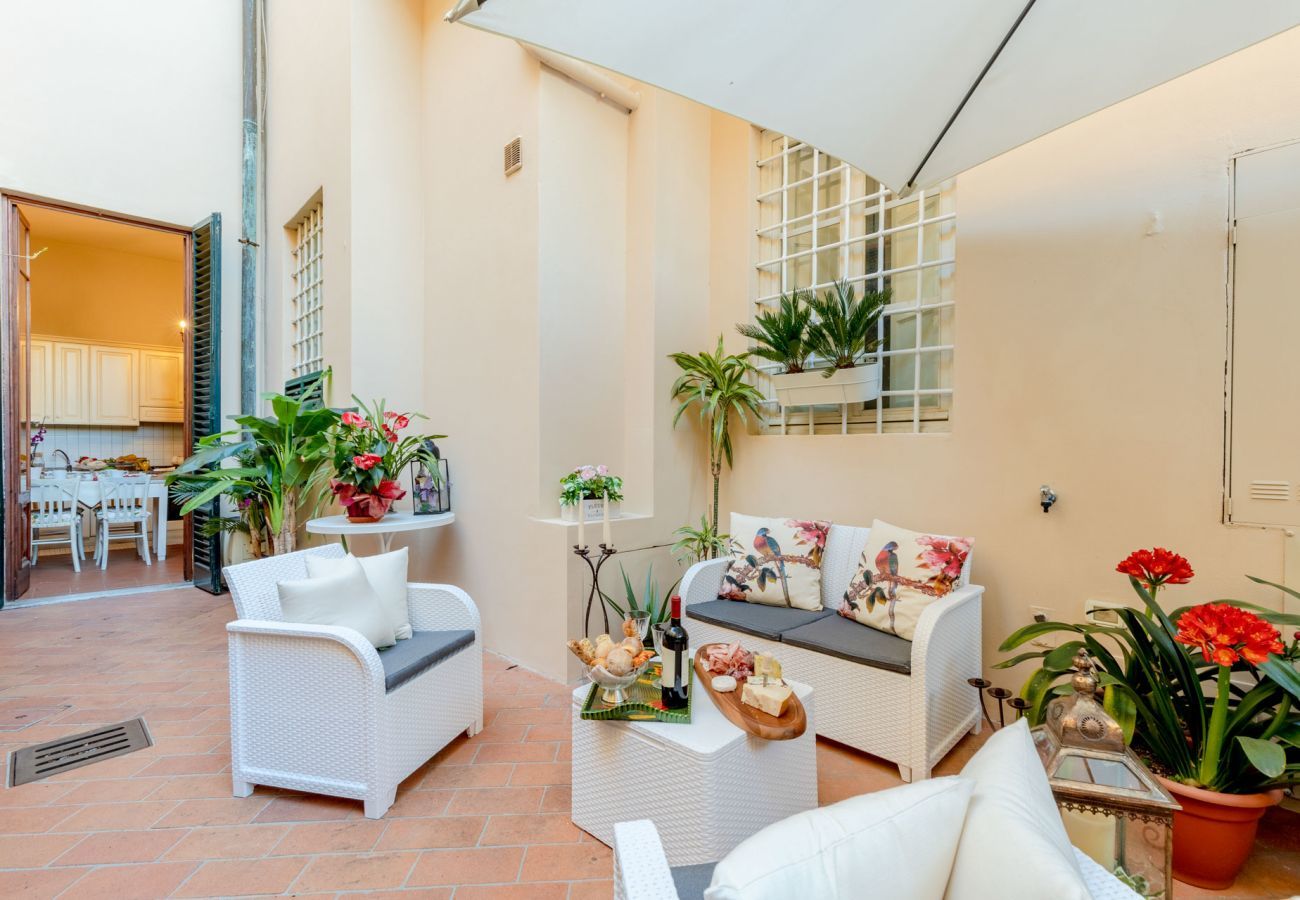 Apartment in Lucca - The Garden Along the Stream