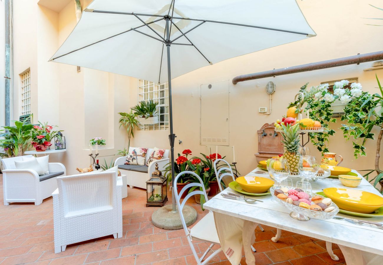 Apartment in Lucca - The Garden Along the Stream
