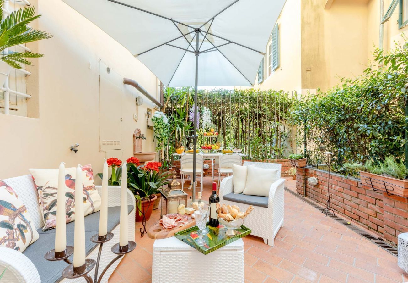 Apartment in Lucca - The Garden Along the Stream
