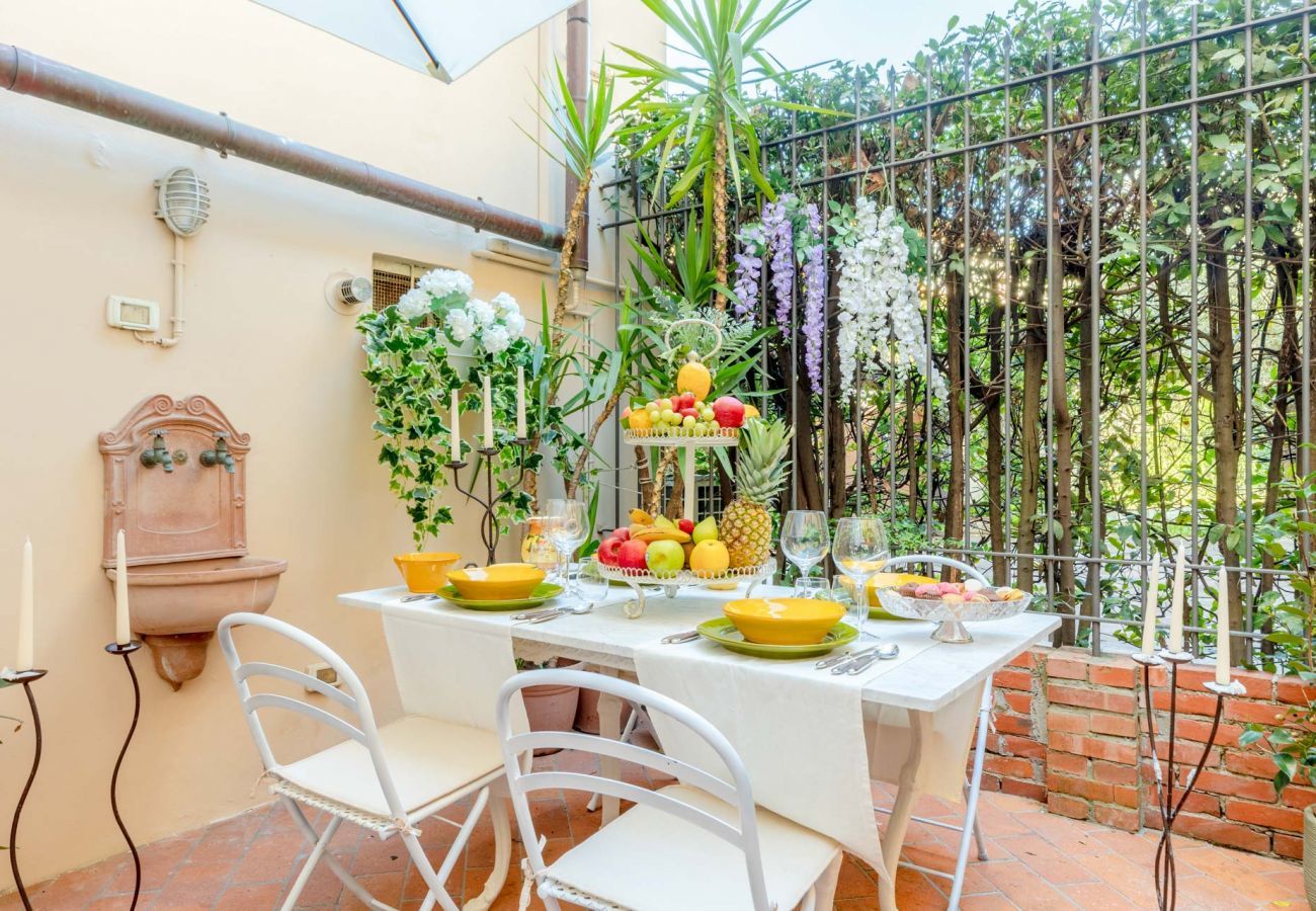 Apartment in Lucca - The Garden Along the Stream