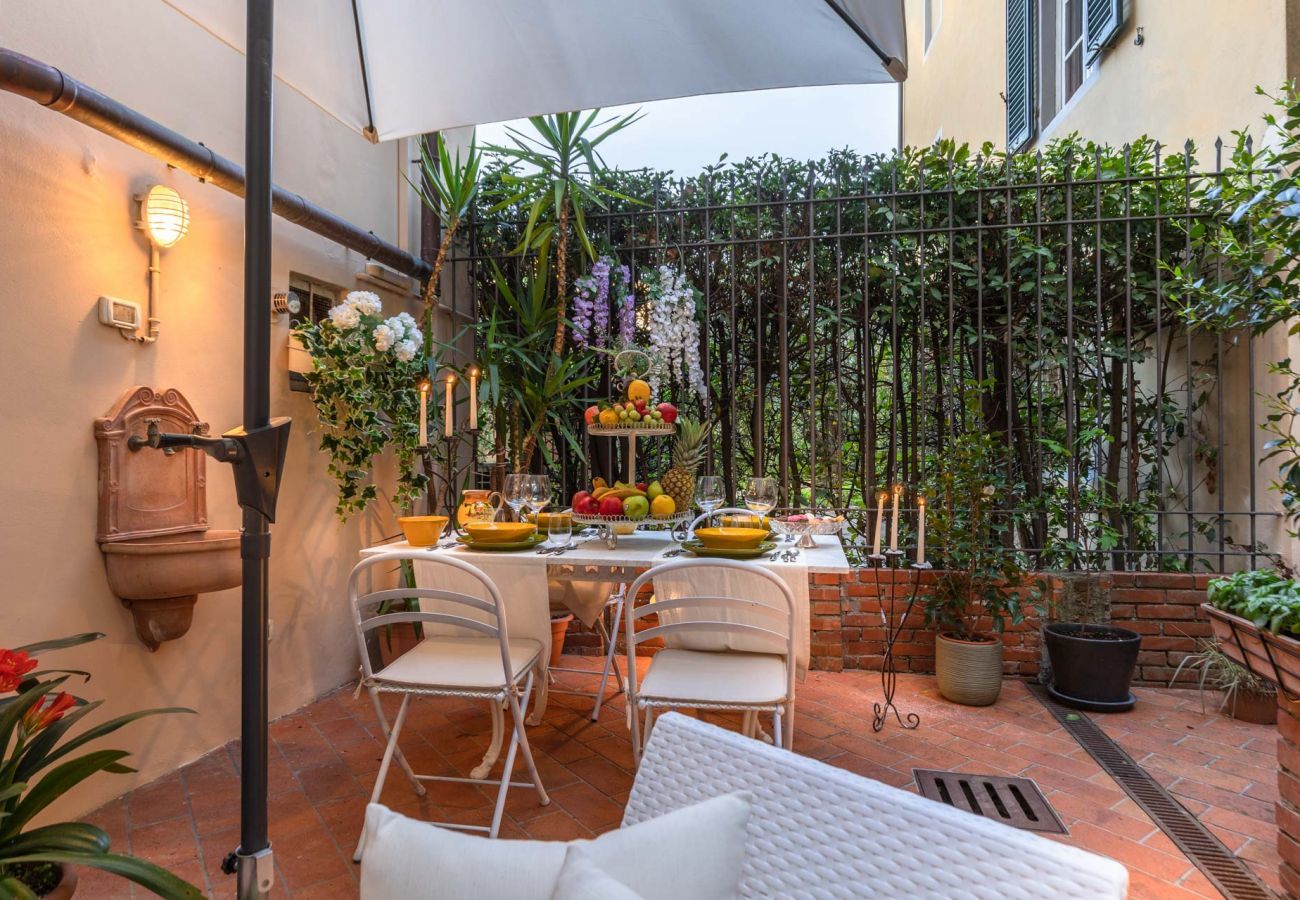 Apartment in Lucca - The Garden Along the Stream
