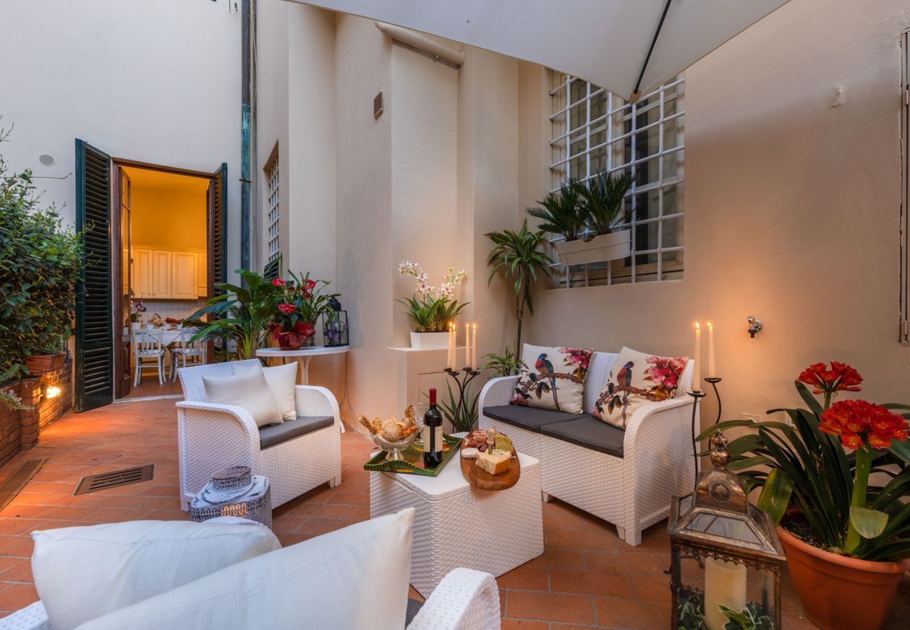 Apartment in Lucca - The Garden Along the Stream