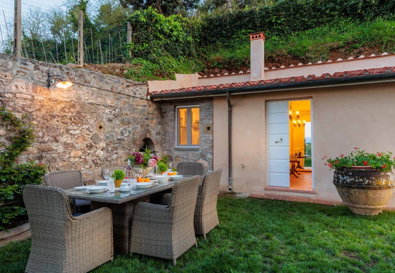 Villa in Pieve di Compito - Villa Aperitivo In Pieve di Compito