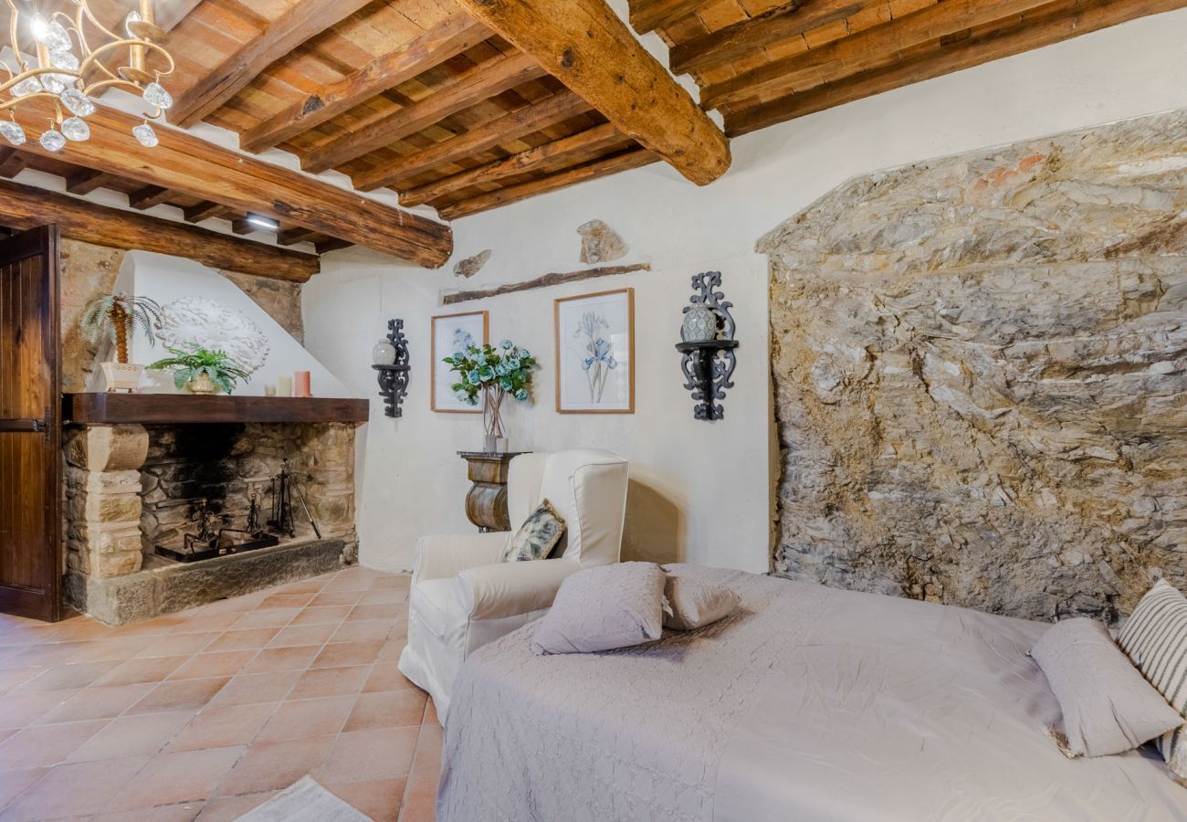 Villa in Lucca - VILLA BORBONE in Pieve Santo Stefano, a Luxury Renaissance Panoramic 9 Bedrooms Retreat Villa with Private Pool 