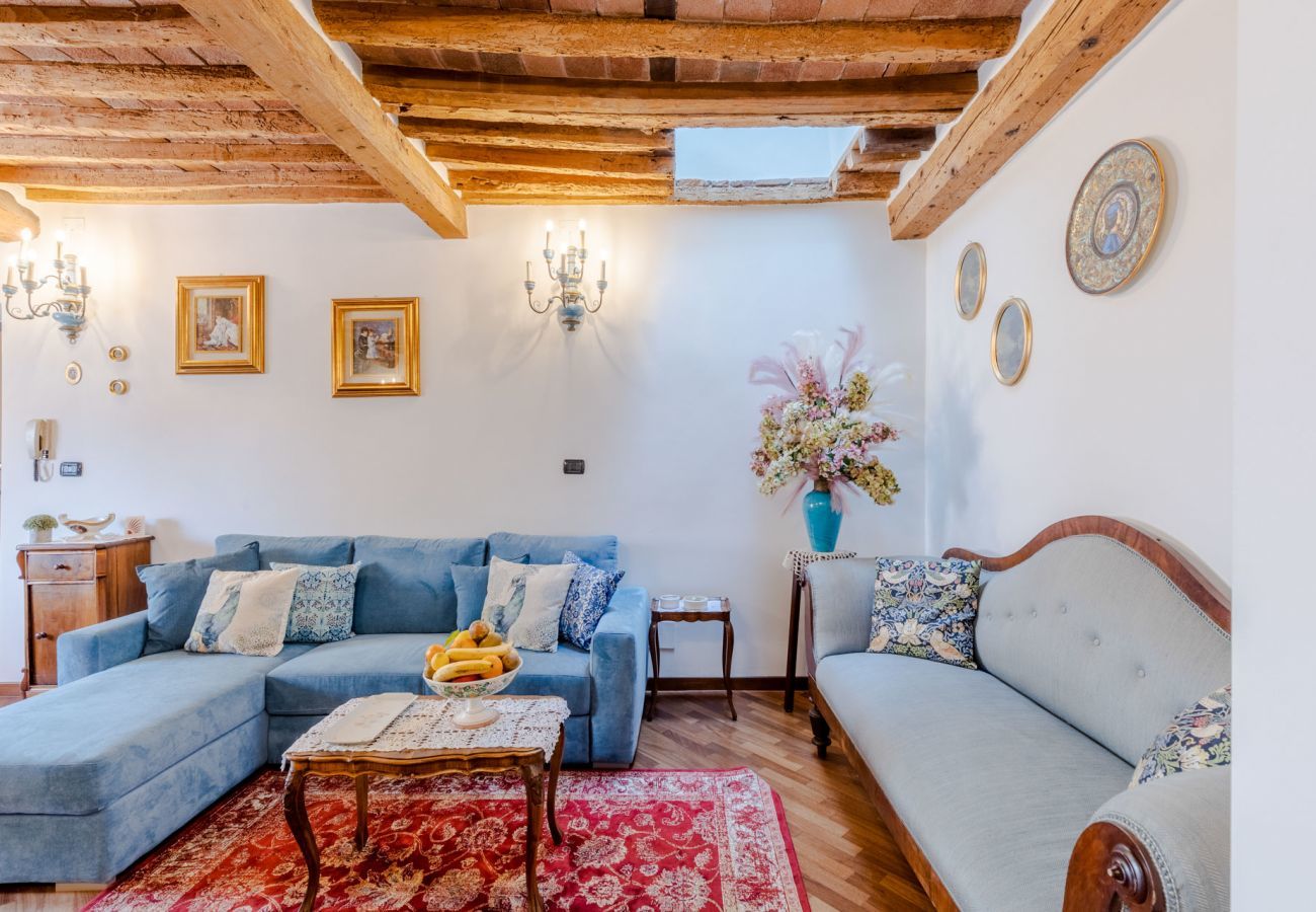 Apartment in Lucca - Casa La Guardia, a 3 bedrooms Panoramic Apartment