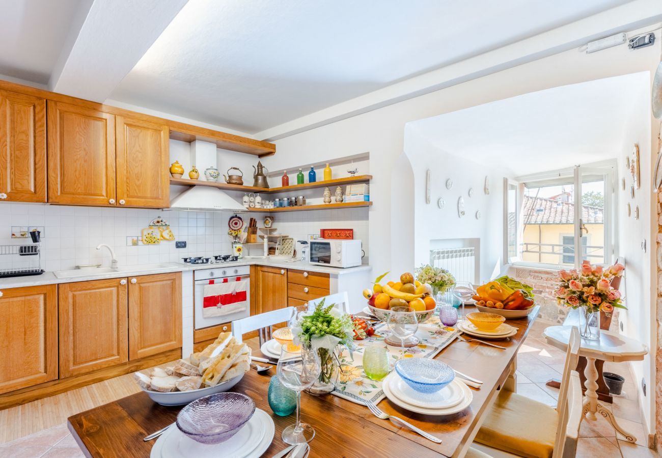 Apartment in Lucca - Casa La Guardia, a 3 bedrooms Panoramic Apartment