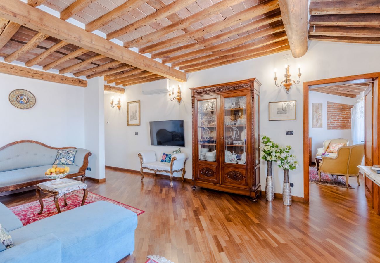 Apartment in Lucca - Casa La Guardia, a 3 bedrooms Panoramic Apartment