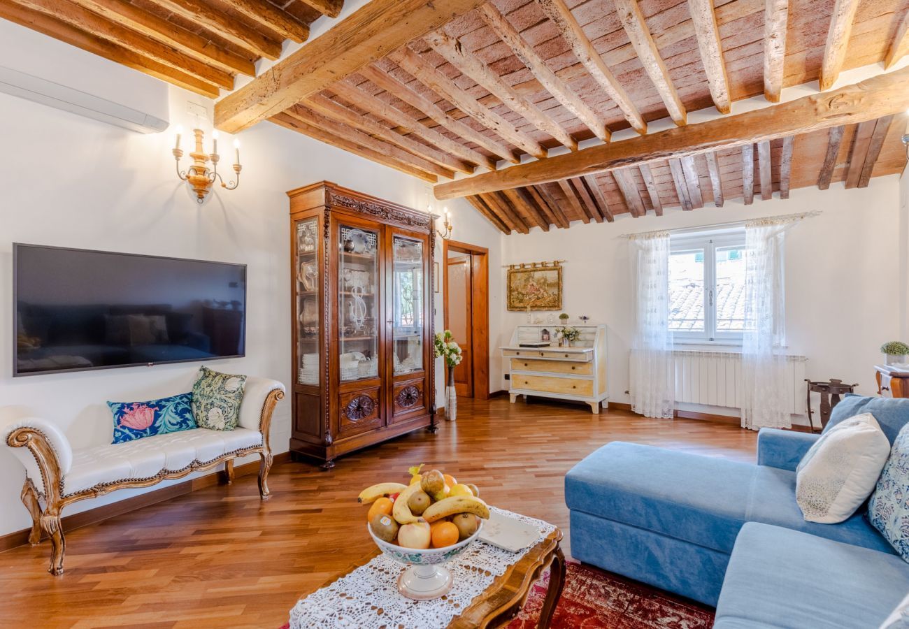 Apartment in Lucca - Casa La Guardia, a 3 bedrooms Panoramic Apartment