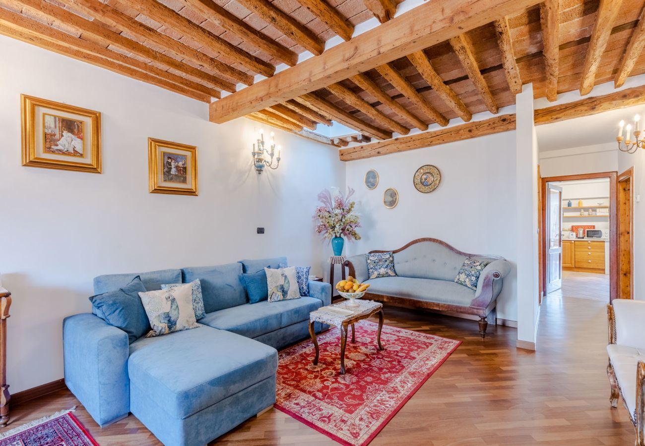 Apartment in Lucca - Casa La Guardia, a 3 bedrooms Panoramic Apartment