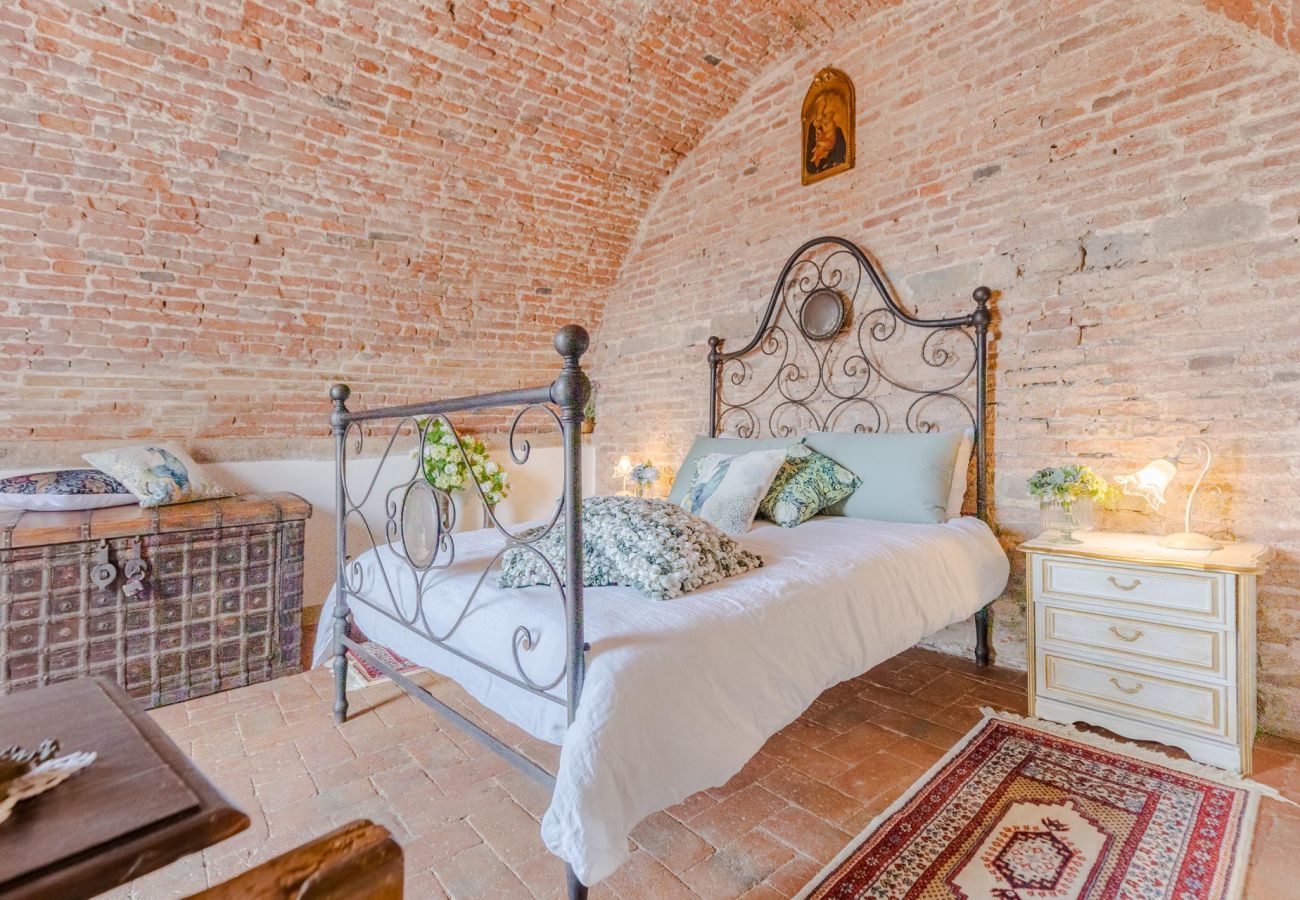 Apartment in Lucca - Casa La Guardia, a 3 bedrooms Panoramic Apartment