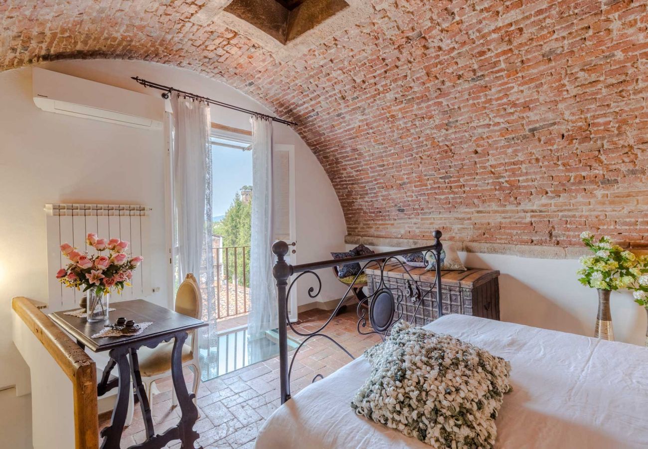 Apartment in Lucca - Casa La Guardia, a 3 bedrooms Panoramic Apartment