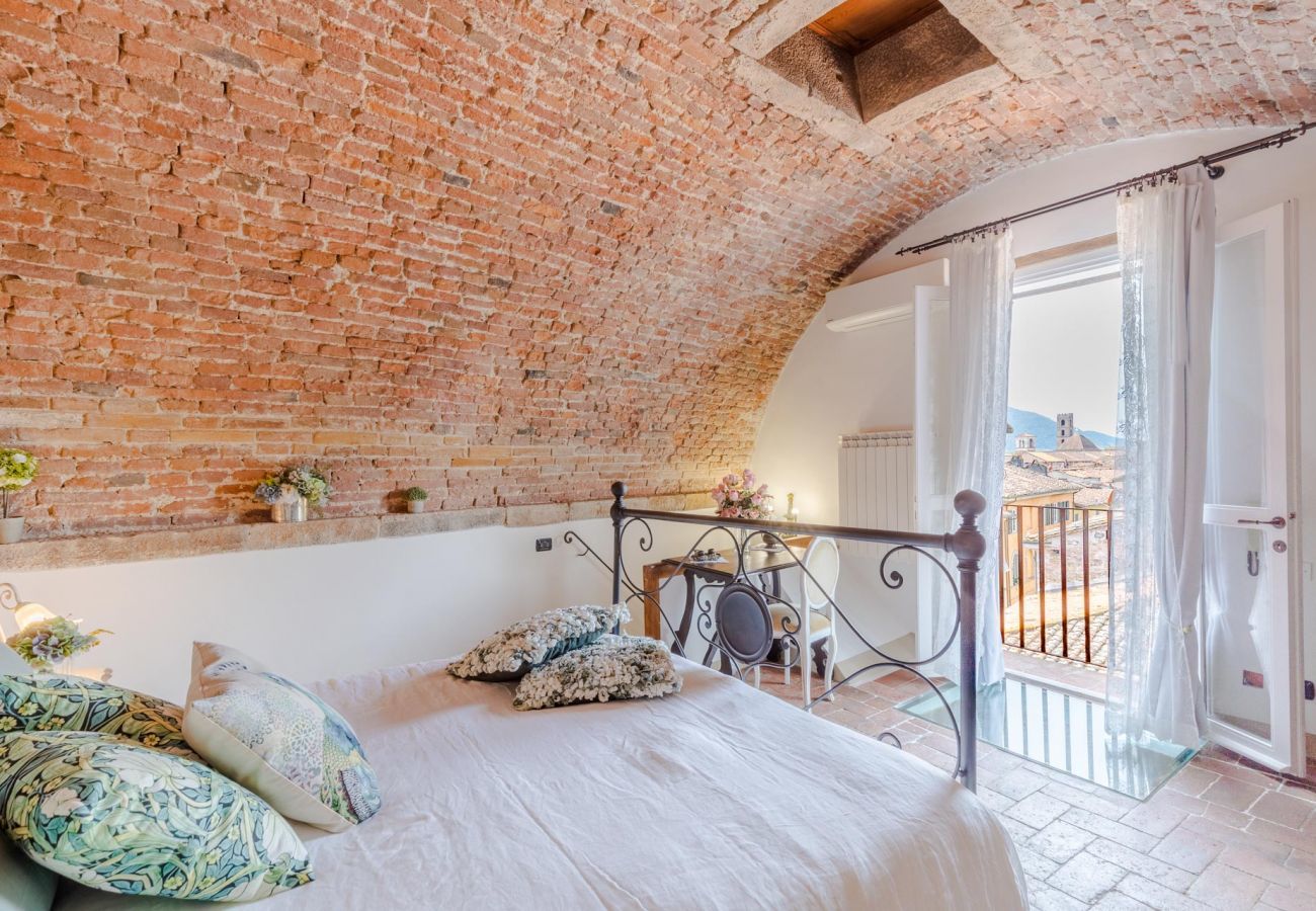 Apartment in Lucca - Casa La Guardia, a 3 bedrooms Panoramic Apartment