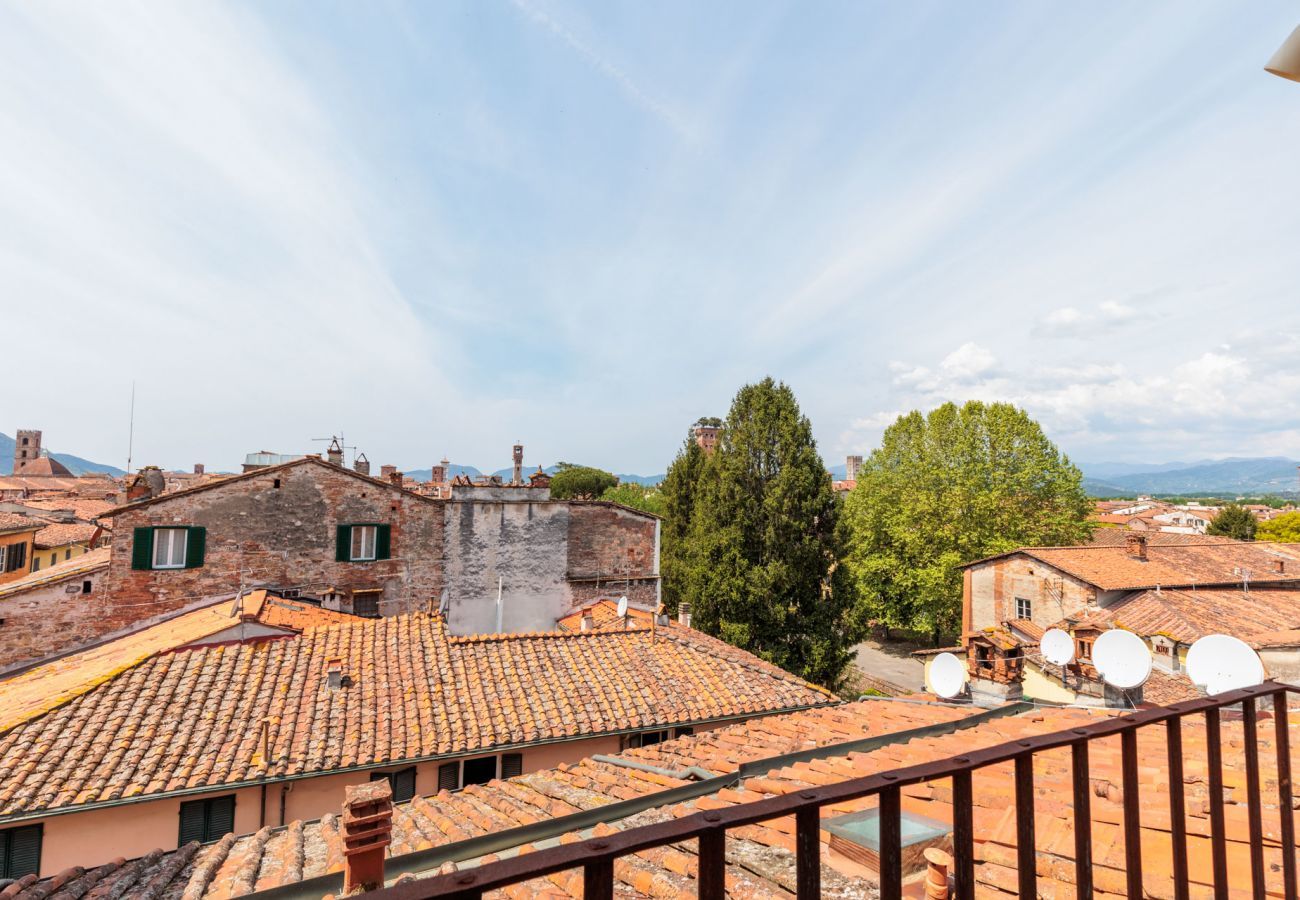 Apartment in Lucca - Casa La Guardia, a 3 bedrooms Panoramic Apartment