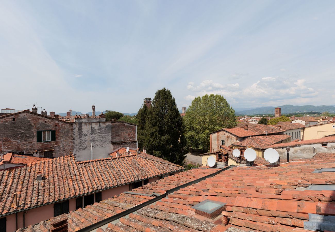 Apartment in Lucca - Casa La Guardia, a 3 bedrooms Panoramic Apartment