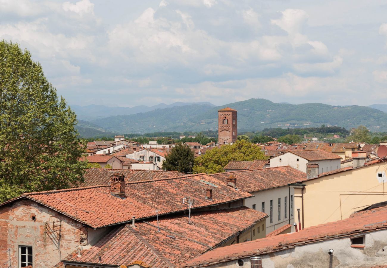Apartment in Lucca - Casa La Guardia, a 3 bedrooms Panoramic Apartment