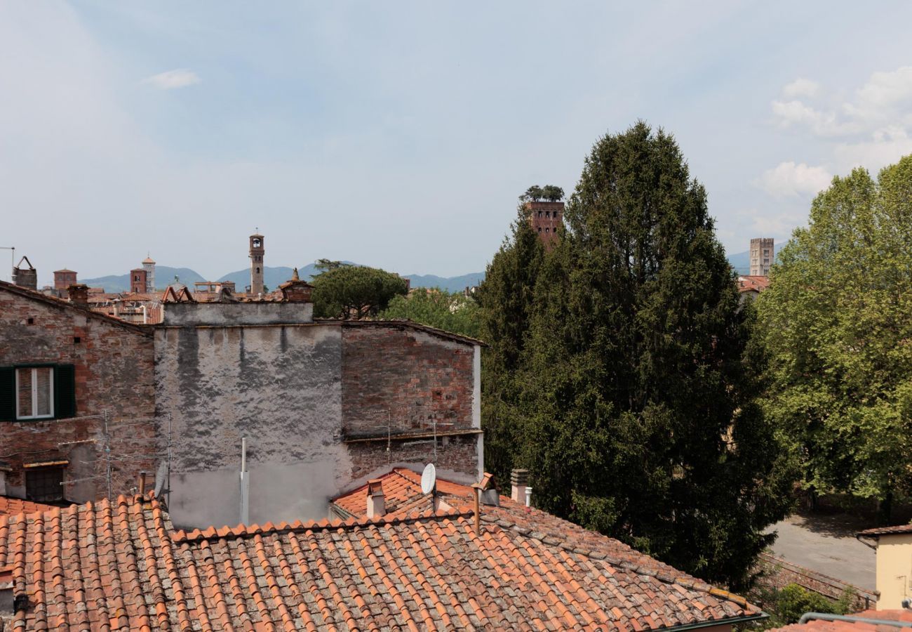 Apartment in Lucca - Casa La Guardia, a 3 bedrooms Panoramic Apartment