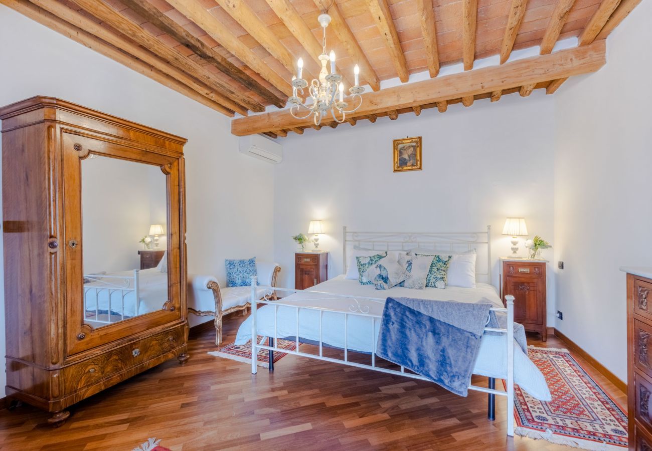 Apartment in Lucca - Casa La Guardia, a 3 bedrooms Panoramic Apartment