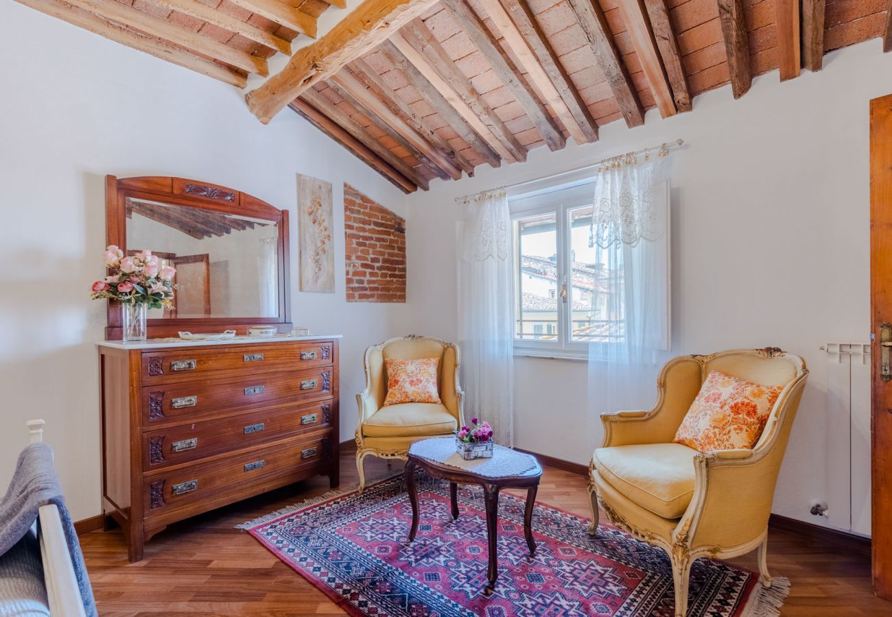 Apartment in Lucca - Casa La Guardia, a 3 bedrooms Panoramic Apartment