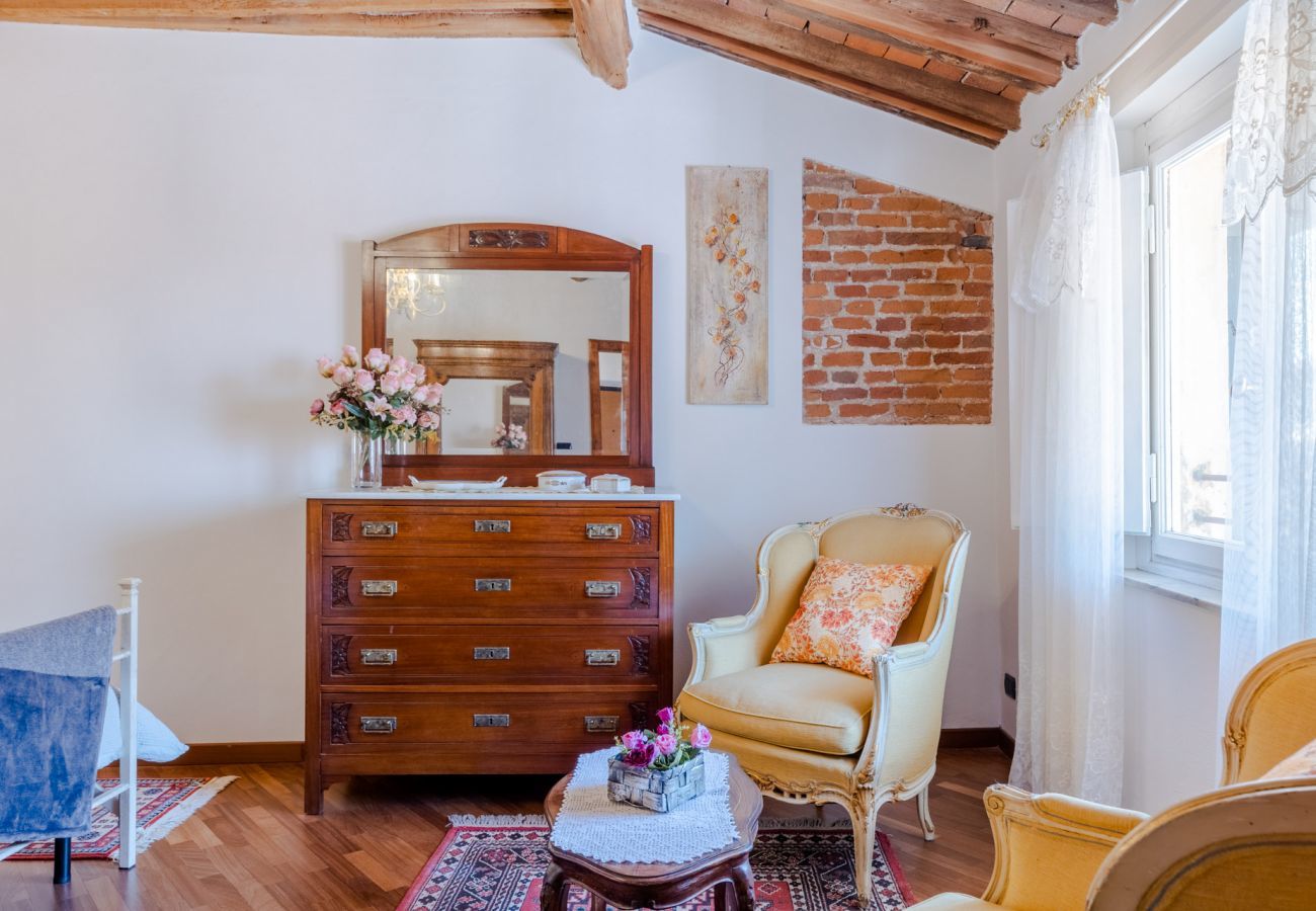 Apartment in Lucca - Casa La Guardia, a 3 bedrooms Panoramic Apartment