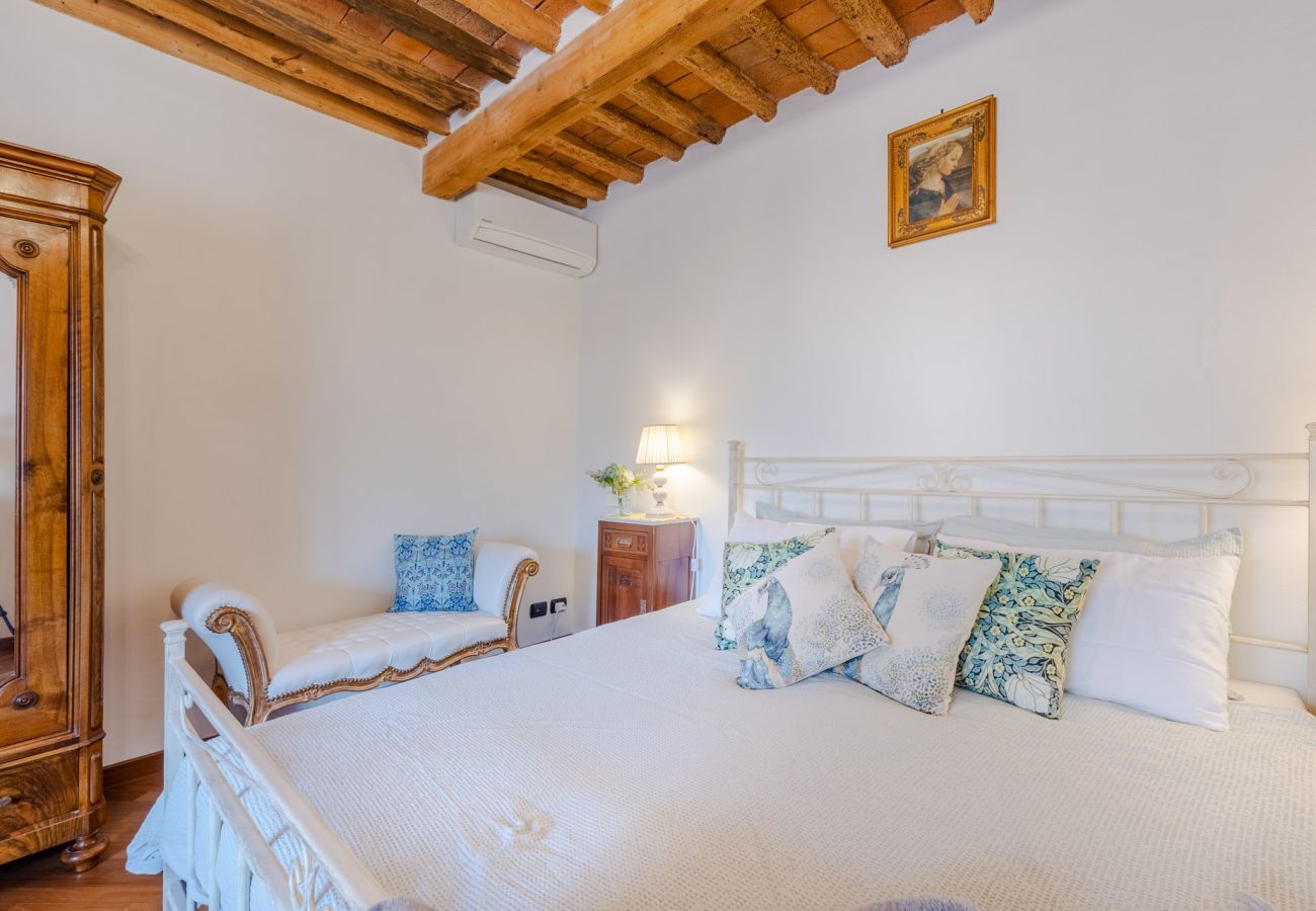 Apartment in Lucca - Casa La Guardia, a 3 bedrooms Panoramic Apartment