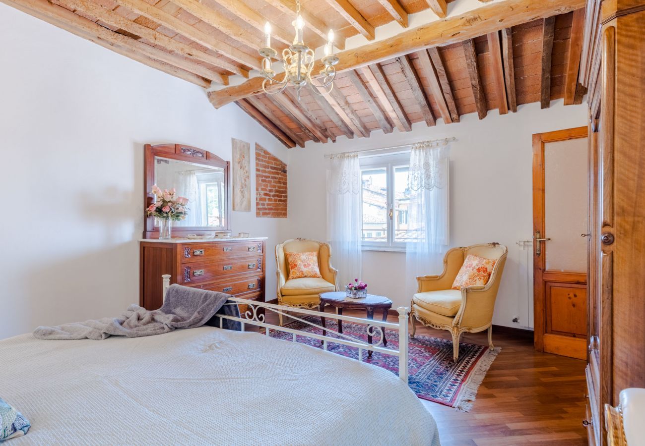 Apartment in Lucca - Casa La Guardia, a 3 bedrooms Panoramic Apartment