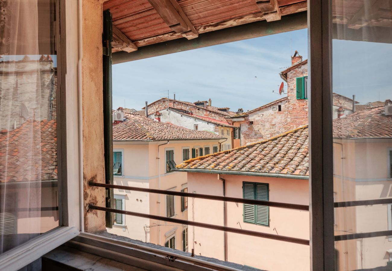 Apartment in Lucca - Casa La Guardia, a 3 bedrooms Panoramic Apartment