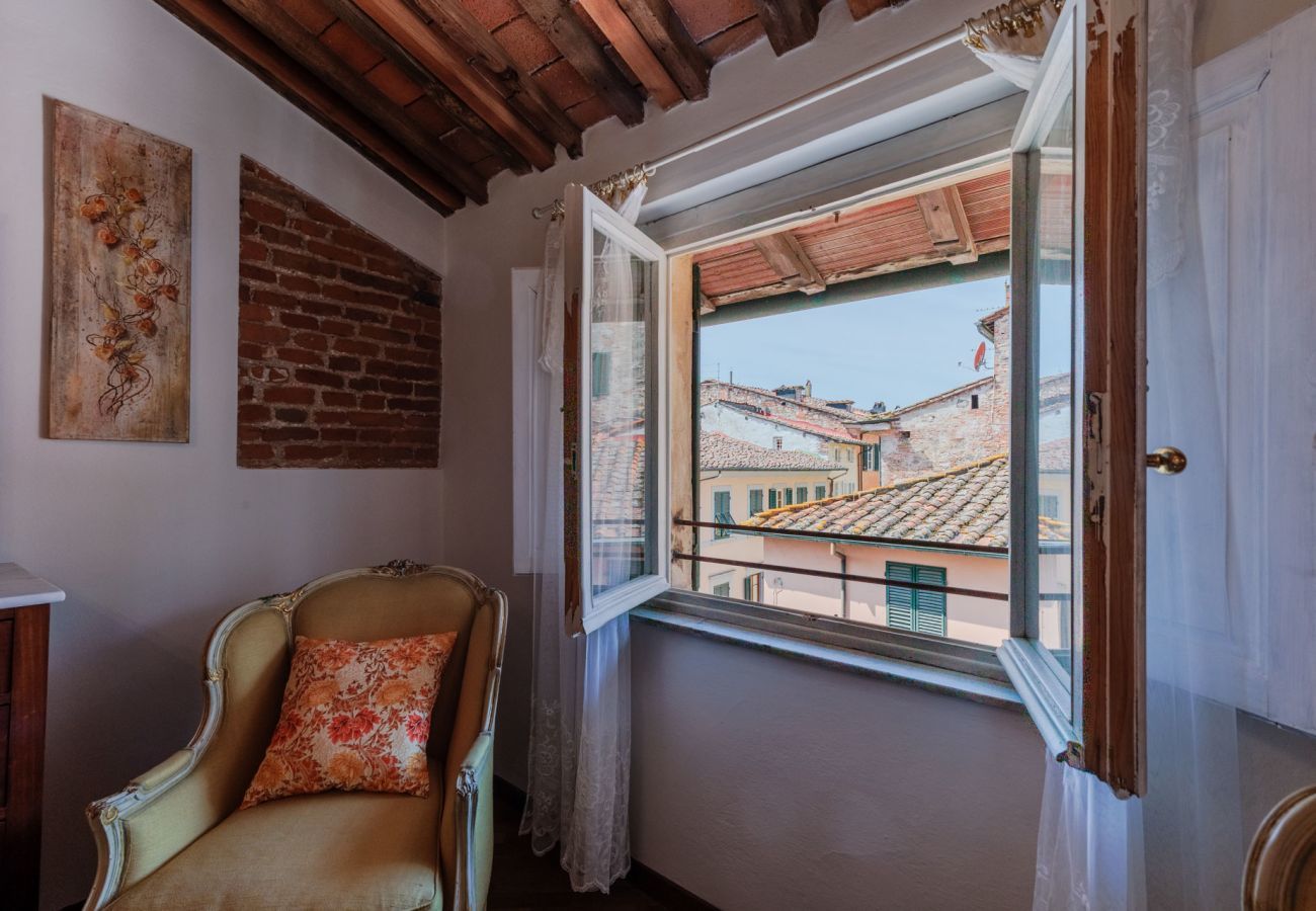 Apartment in Lucca - Casa La Guardia, a 3 bedrooms Panoramic Apartment