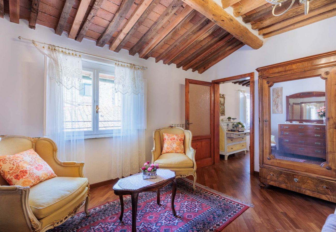 Apartment in Lucca - Casa La Guardia, a 3 bedrooms Panoramic Apartment